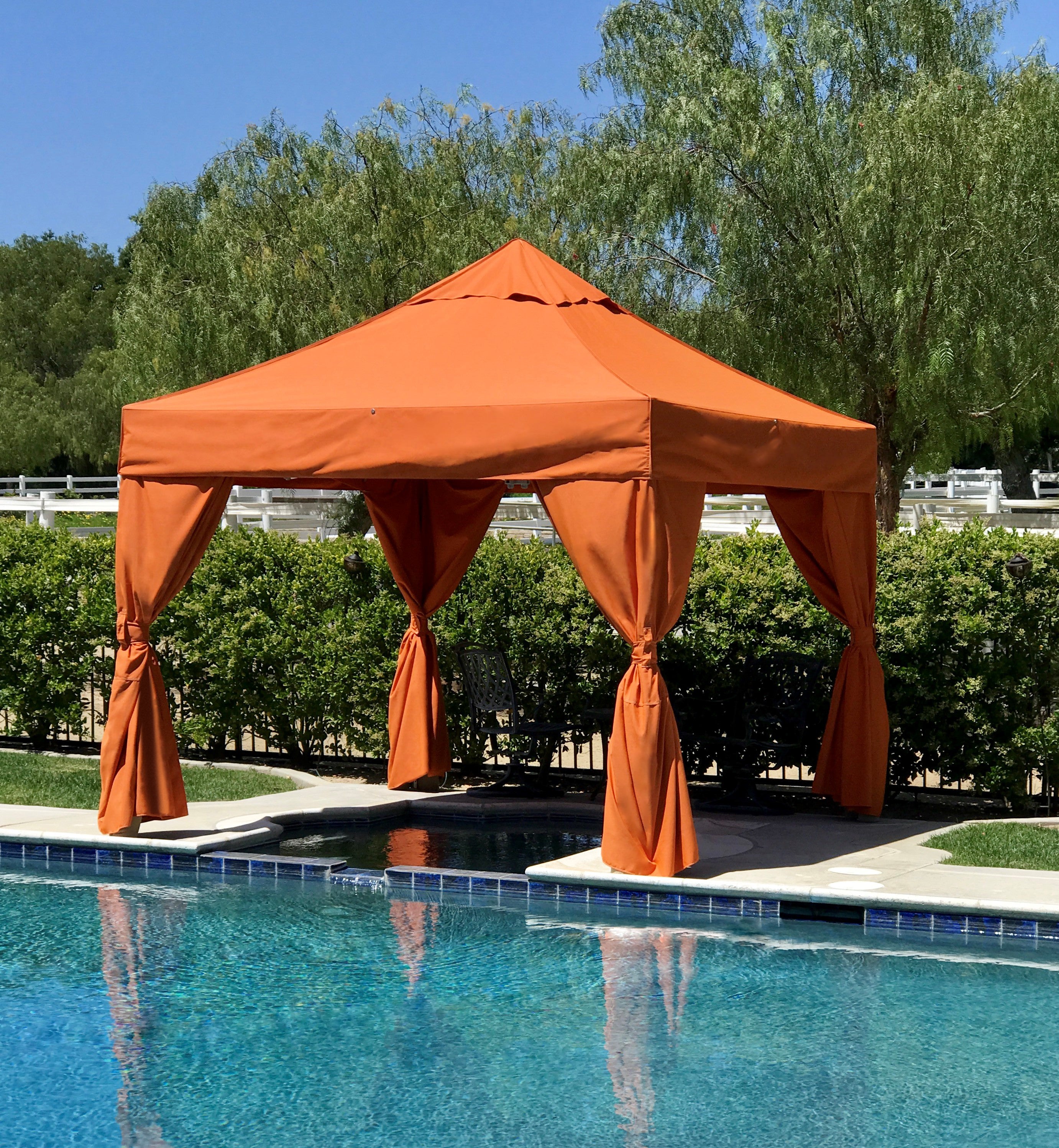 Bungalow® - 10’ x 10’ - E-Z Up